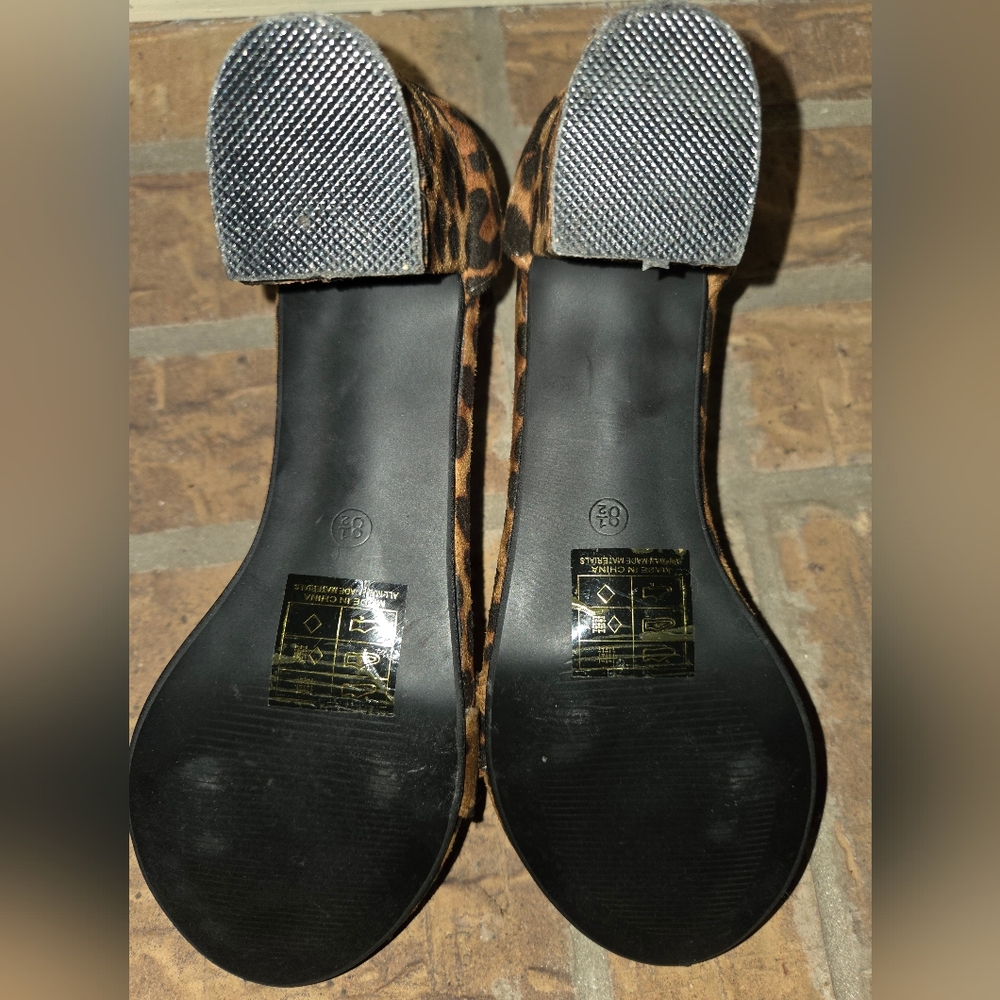 Leopard Print Block Heel Sandals - Picture 3 of 6